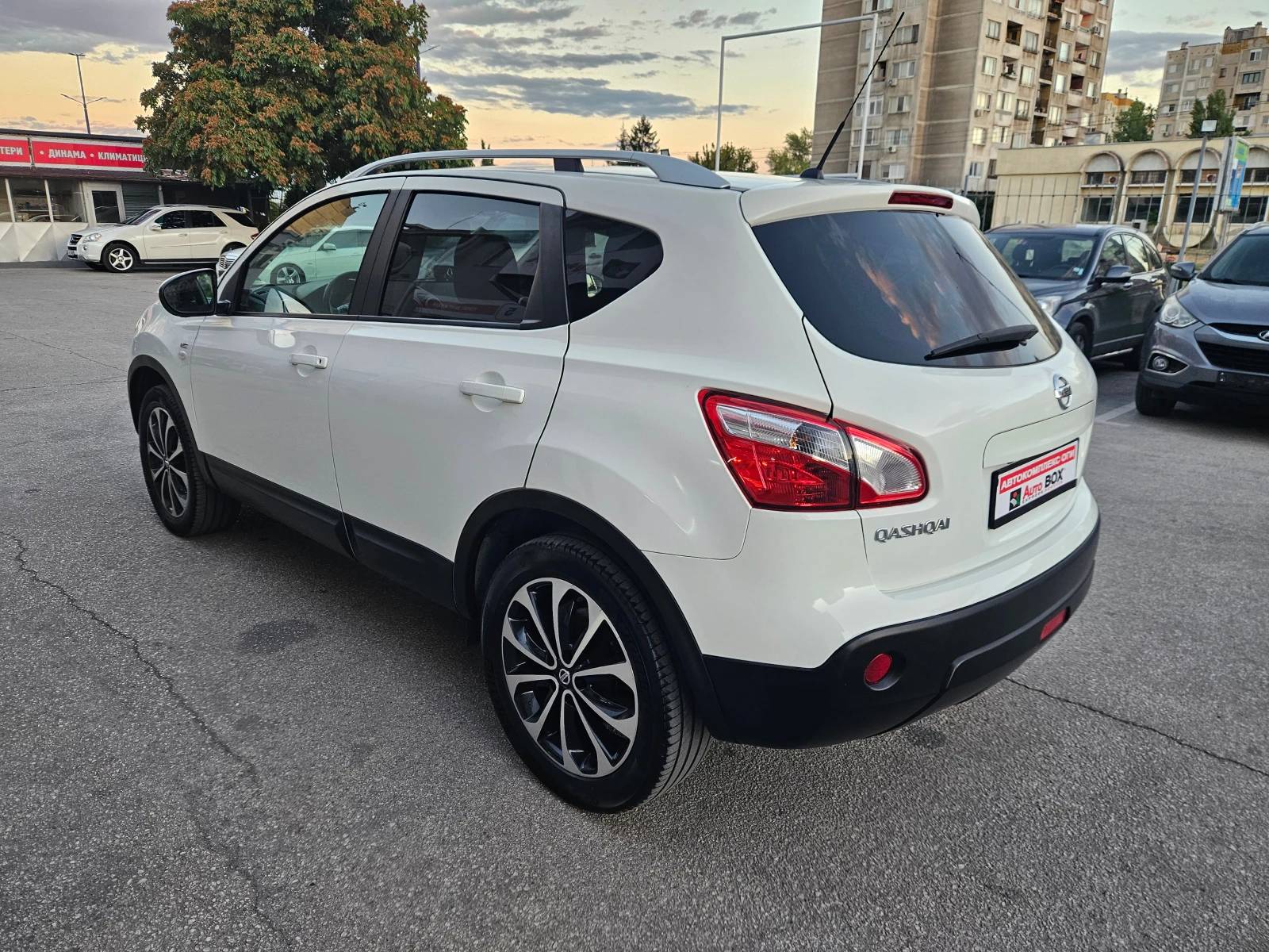 Nissan Qashqai 1.6i N-Tec/Gaz.Inj./Navi/Камера360/Панорамa - изображение 3