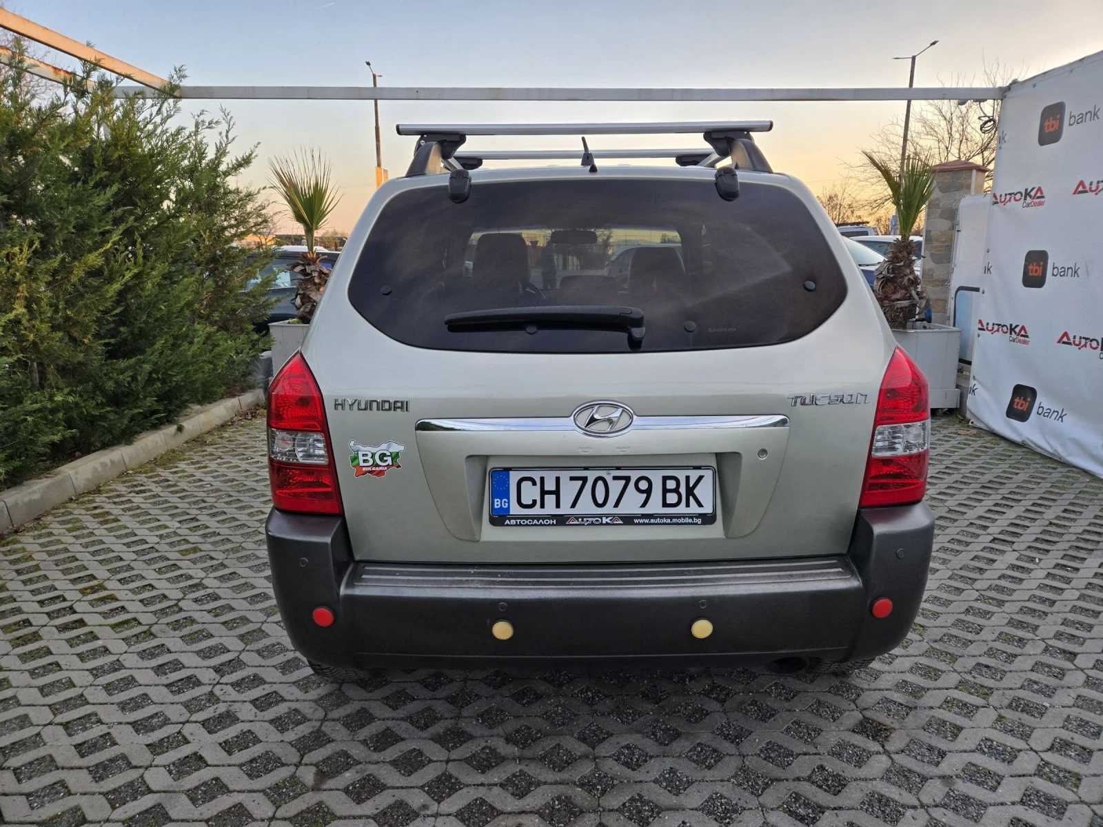 Hyundai Tucson 2.0i-141кс= ГАЗ= 4Х4= НАВИ= ОБСЛУЖЕН= КЛИМАТРОНИК - изображение 4