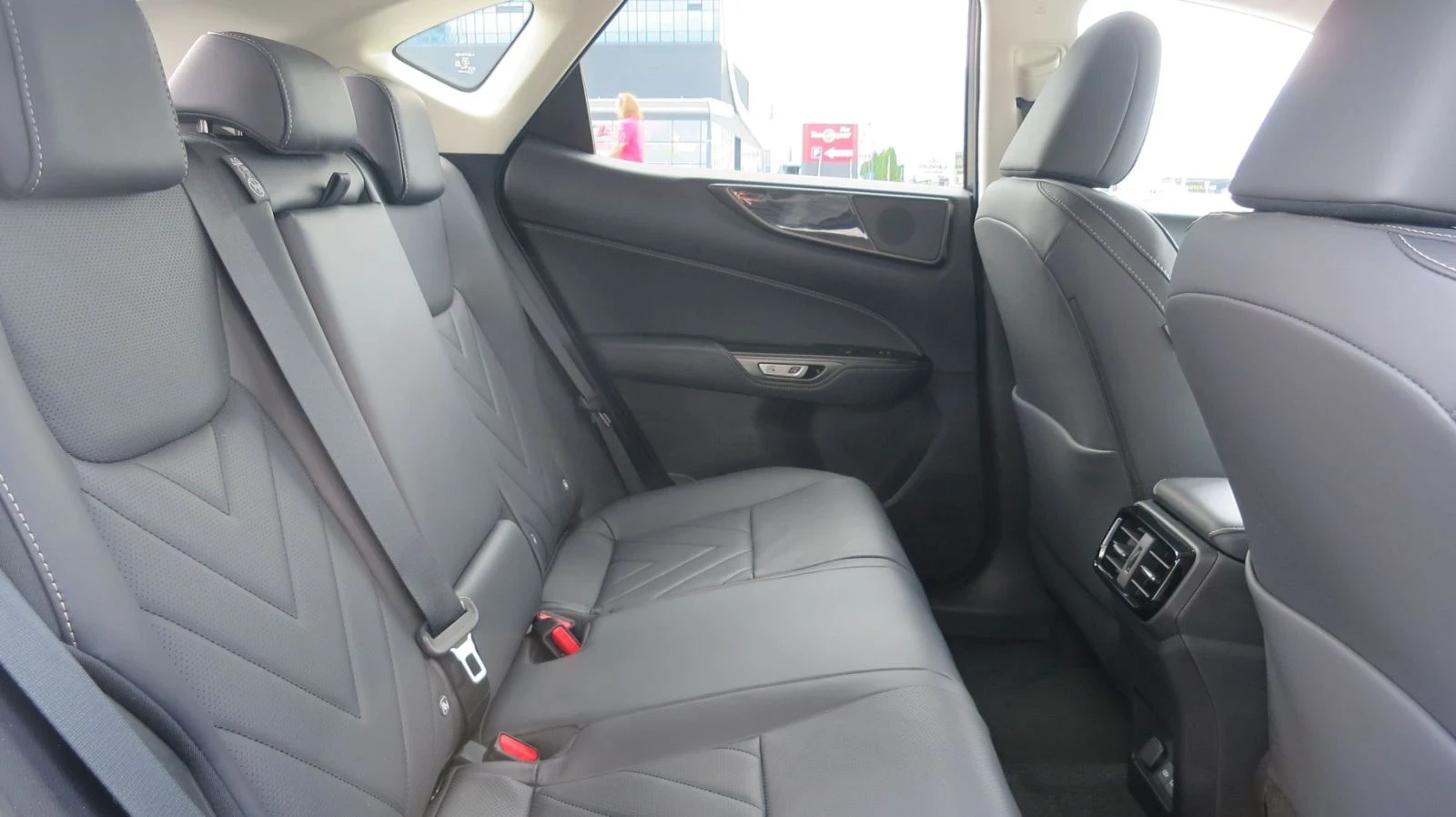 Lexus NX 350h, снимка 5 - Автомобили и джипове - 53690685