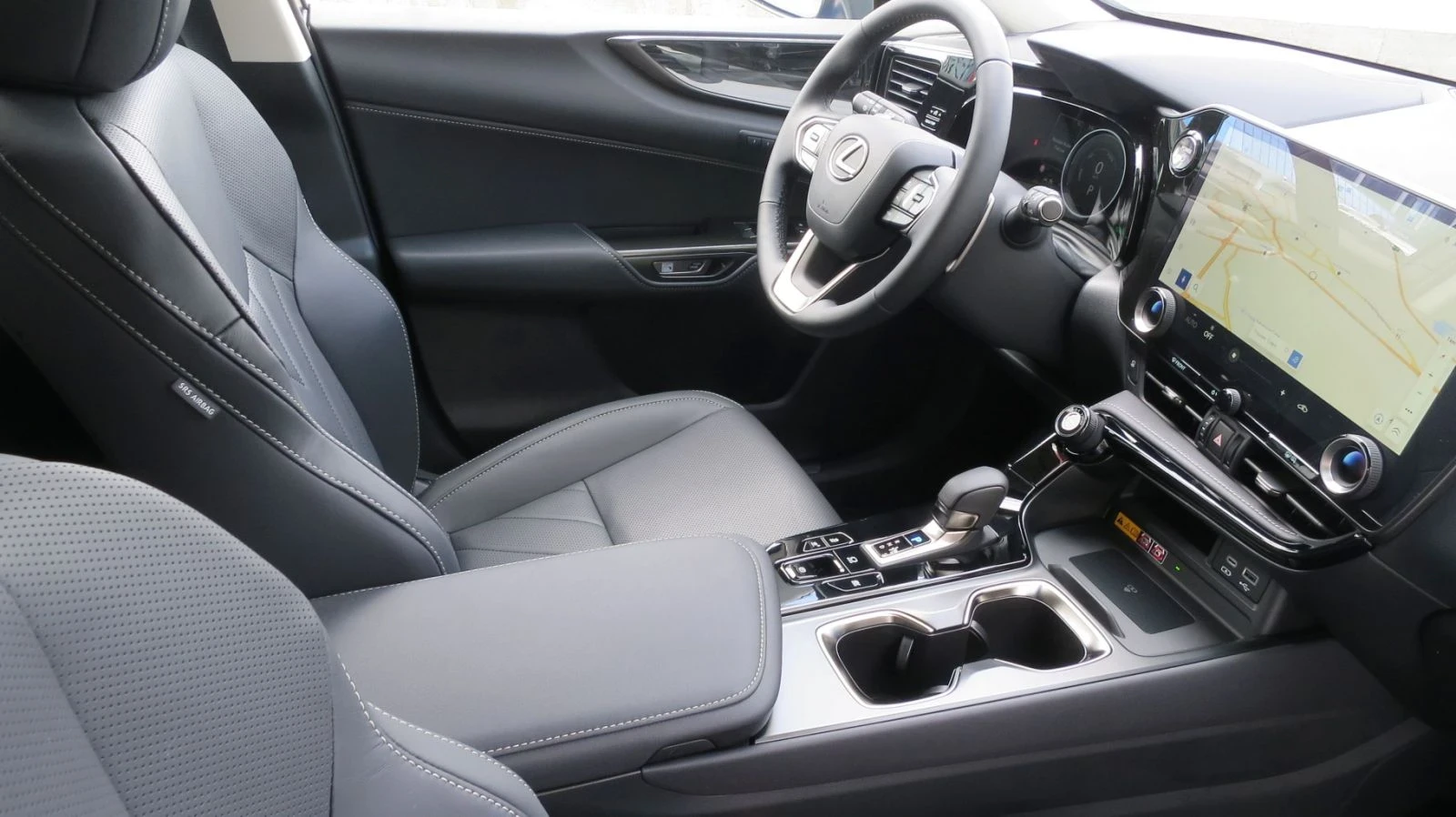 Lexus NX 350h, снимка 4 - Автомобили и джипове - 53690685