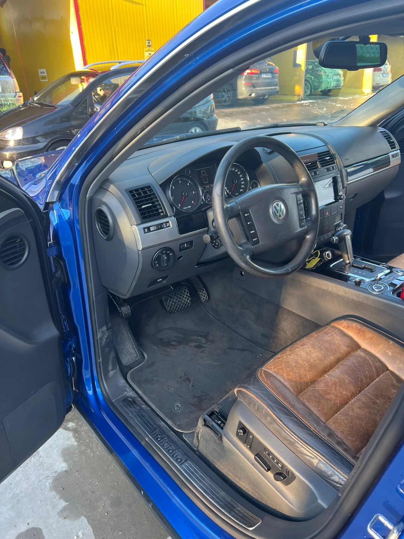 VW Touareg, снимка 6 - Автомобили и джипове - 54440716