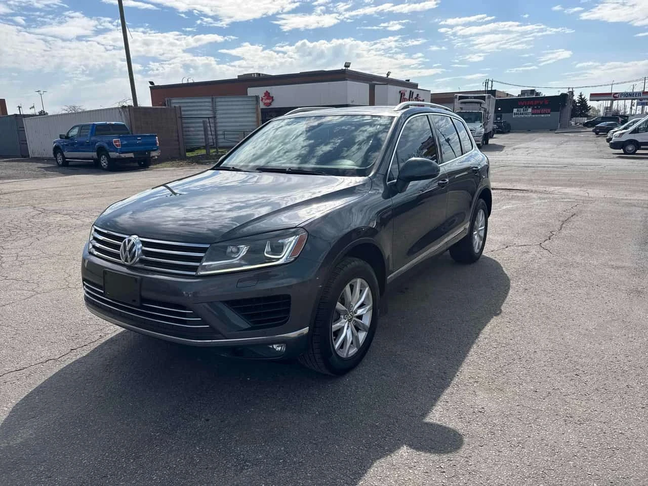 VW Touareg * V6 * ПАНОРАМА* КАМЕРА* ПОДГРЕВ* , снимка 2 - Автомобили и джипове - 54618937