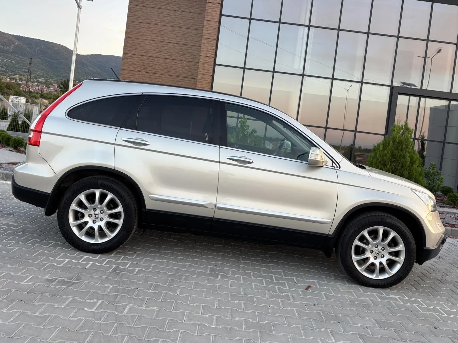 Honda Cr-v 2.2i-CDTi/140кс/4Х4/EXECUTiV/Кожа/Нави/Панорама/, снимка 4 - Автомобили и джипове - 55559353