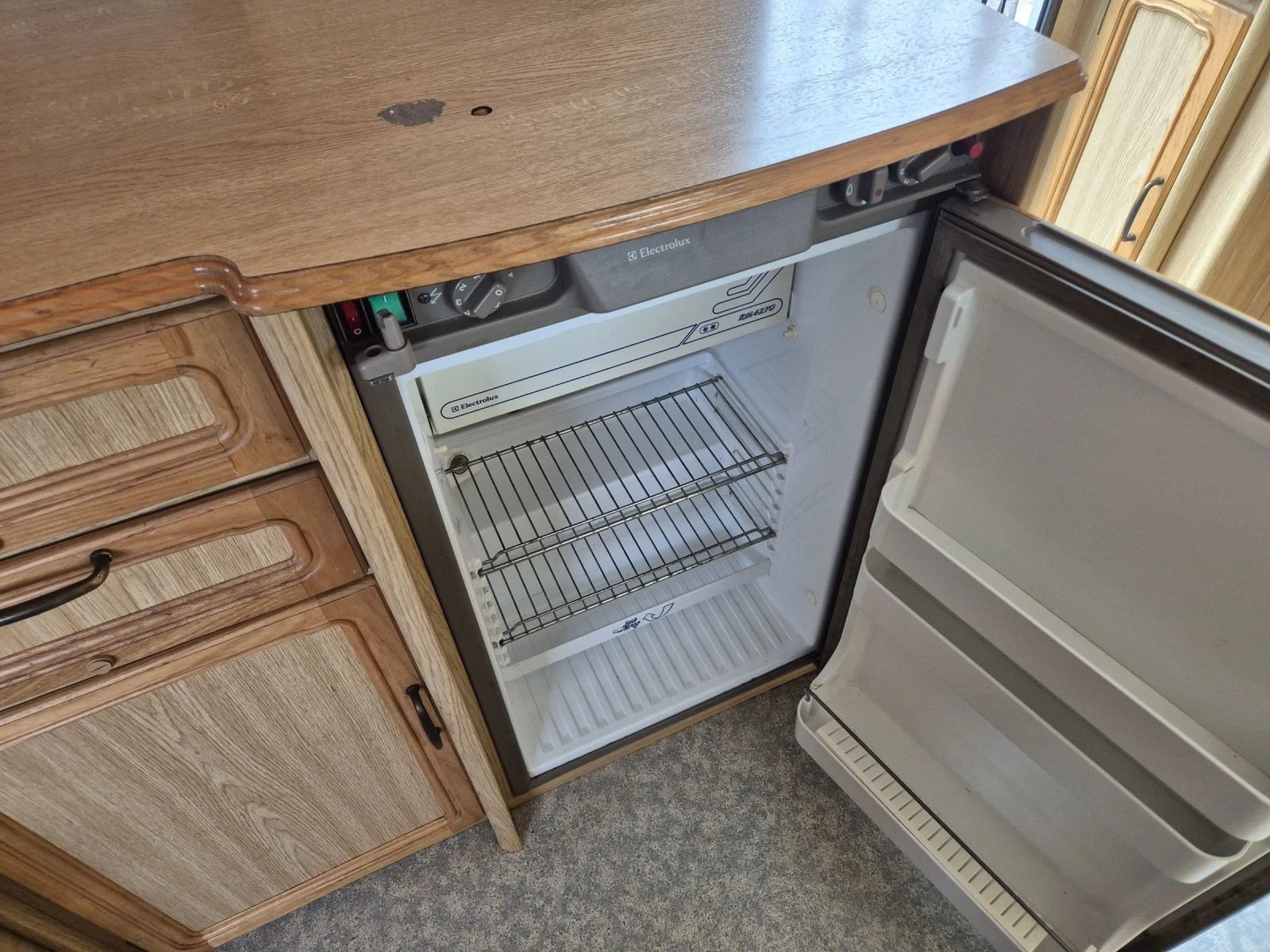 Каравана Eldis WC БАНЯ ФОРСЕЛТ БОЙЛЕР МУВЪР , снимка 9 - Каравани и кемпери - 54065527