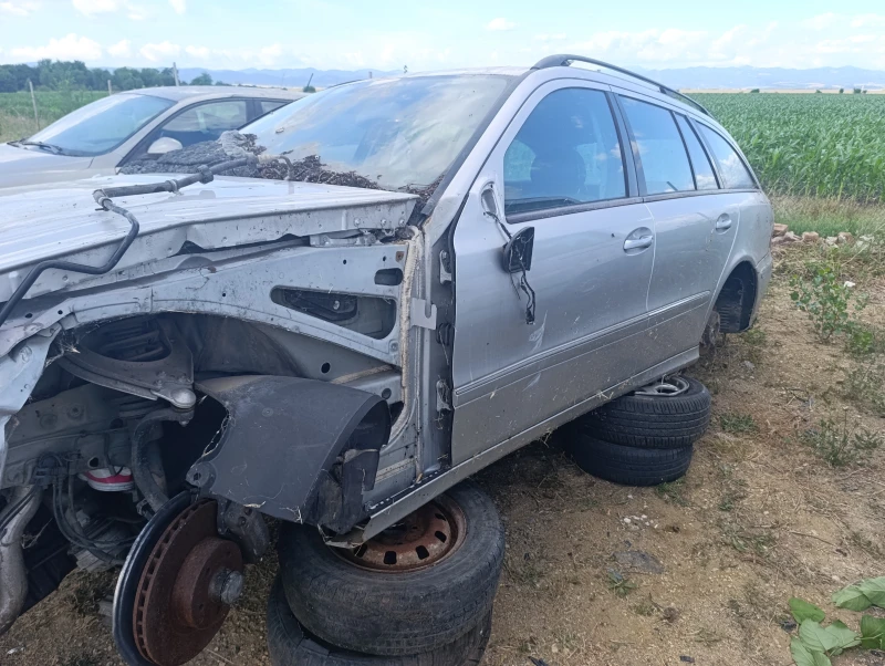 Mercedes-Benz E 320 3.2CDI, снимка 4 - Автомобили и джипове - 50831734