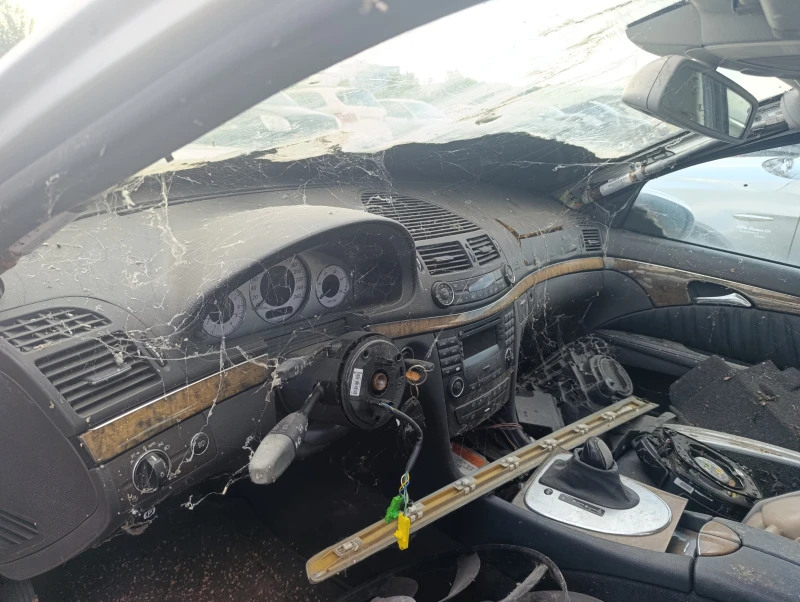 Mercedes-Benz E 320 3.2CDI, снимка 5 - Автомобили и джипове - 50831734