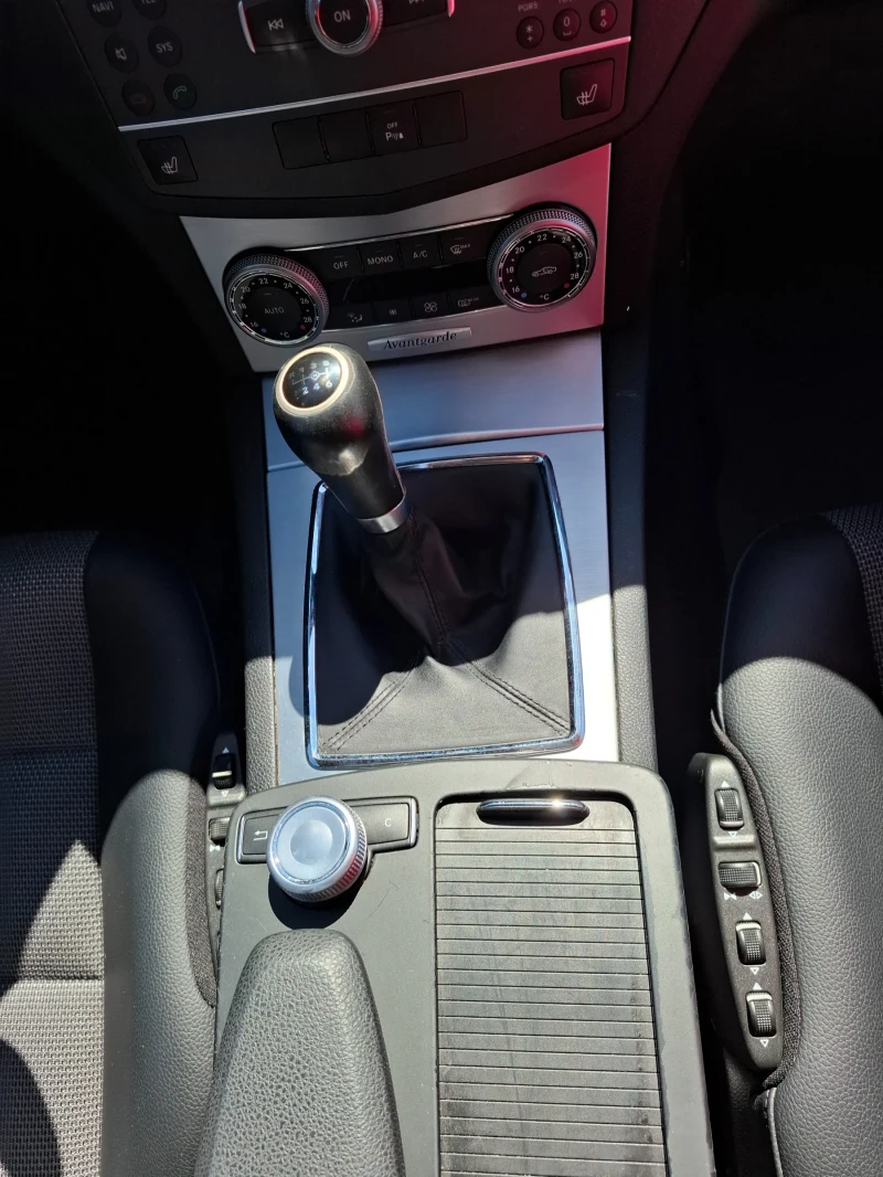 Mercedes-Benz C 220 Avantgard, снимка 11 - Автомобили и джипове - 51755389