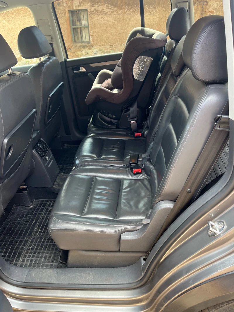 VW Touran, снимка 6 - Автомобили и джипове - 51883202
