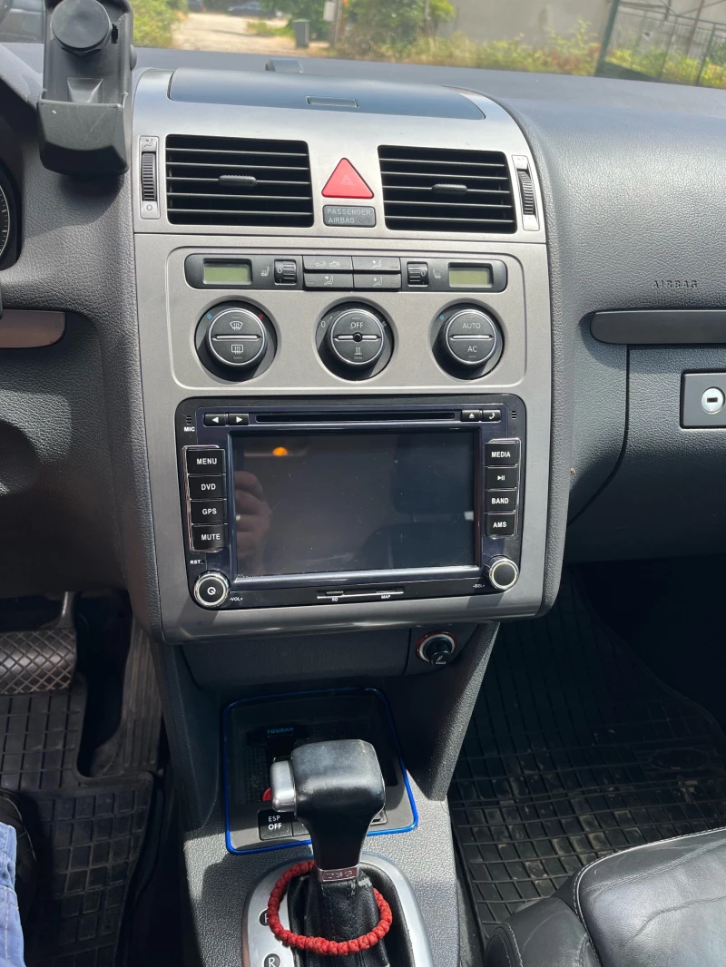 VW Touran, снимка 9 - Автомобили и джипове - 51883202