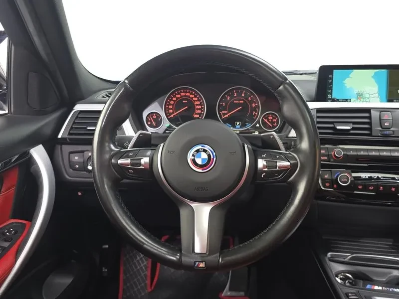 BMW 330 E Iperformance M Sports, снимка 13 - Автомобили и джипове - 55928608