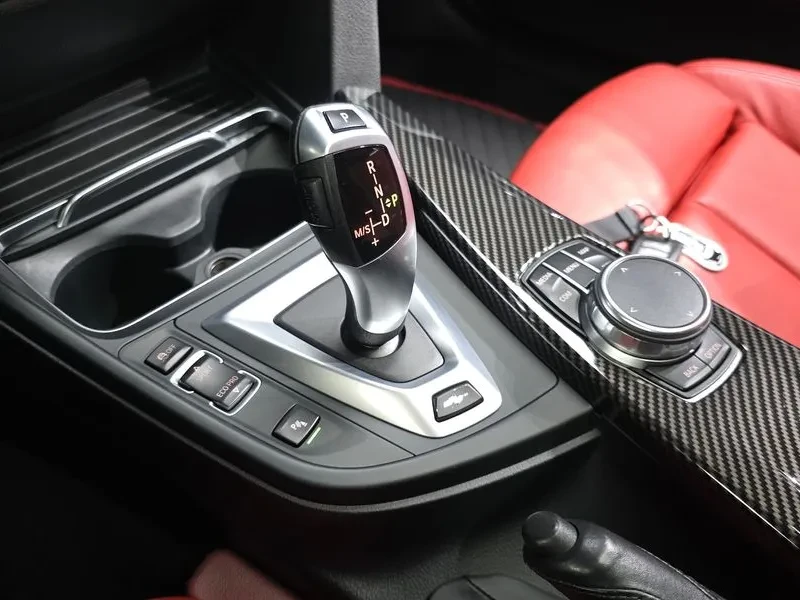 BMW 330 E Iperformance M Sports, снимка 9 - Автомобили и джипове - 55928608