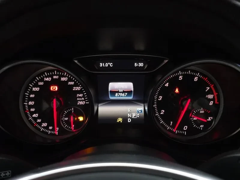 Mercedes-Benz A 200 Amg Line, снимка 8 - Автомобили и джипове - 55951339