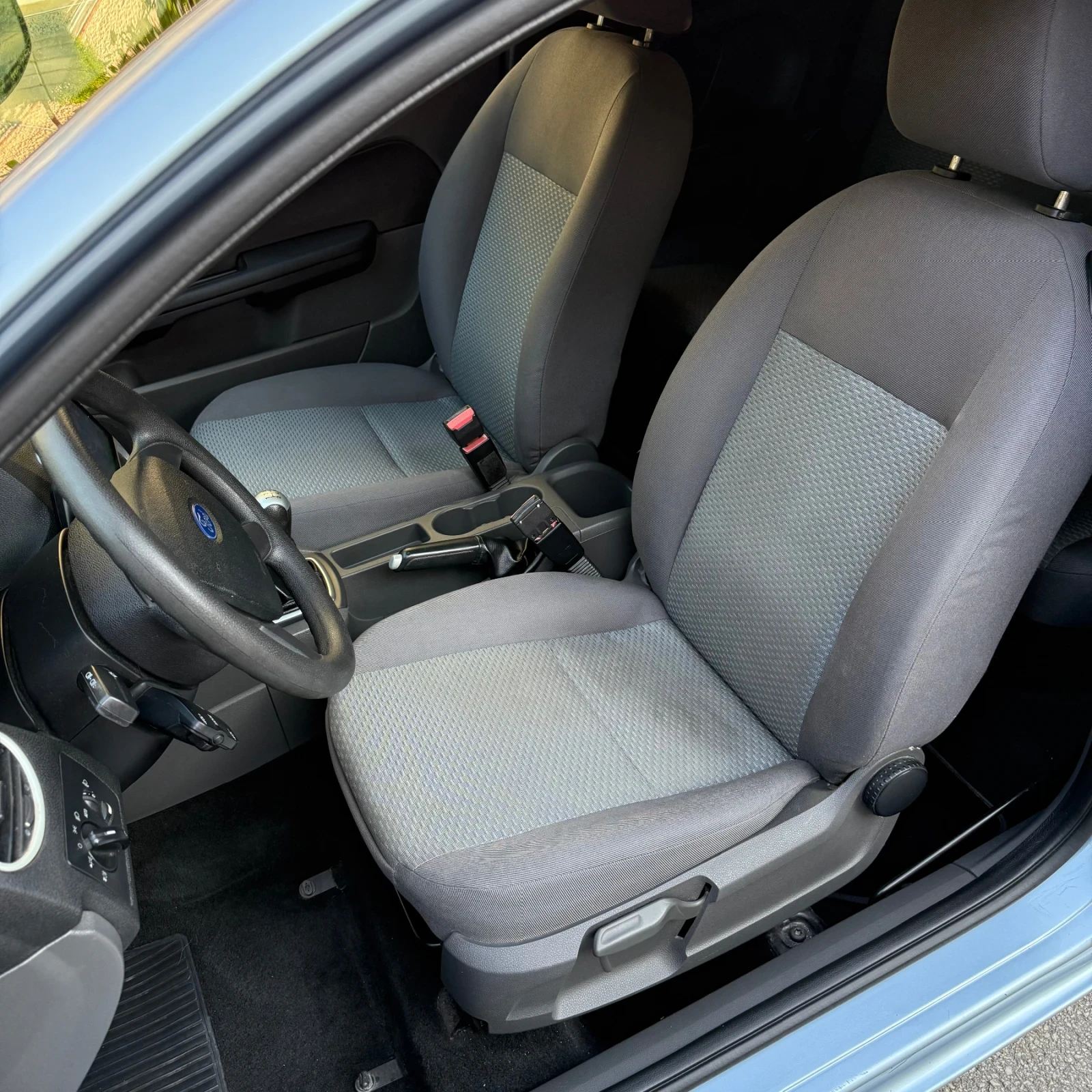 Ford Focus 1.6i 100кс Нави+ подгреви като нова е !  - изображение 10