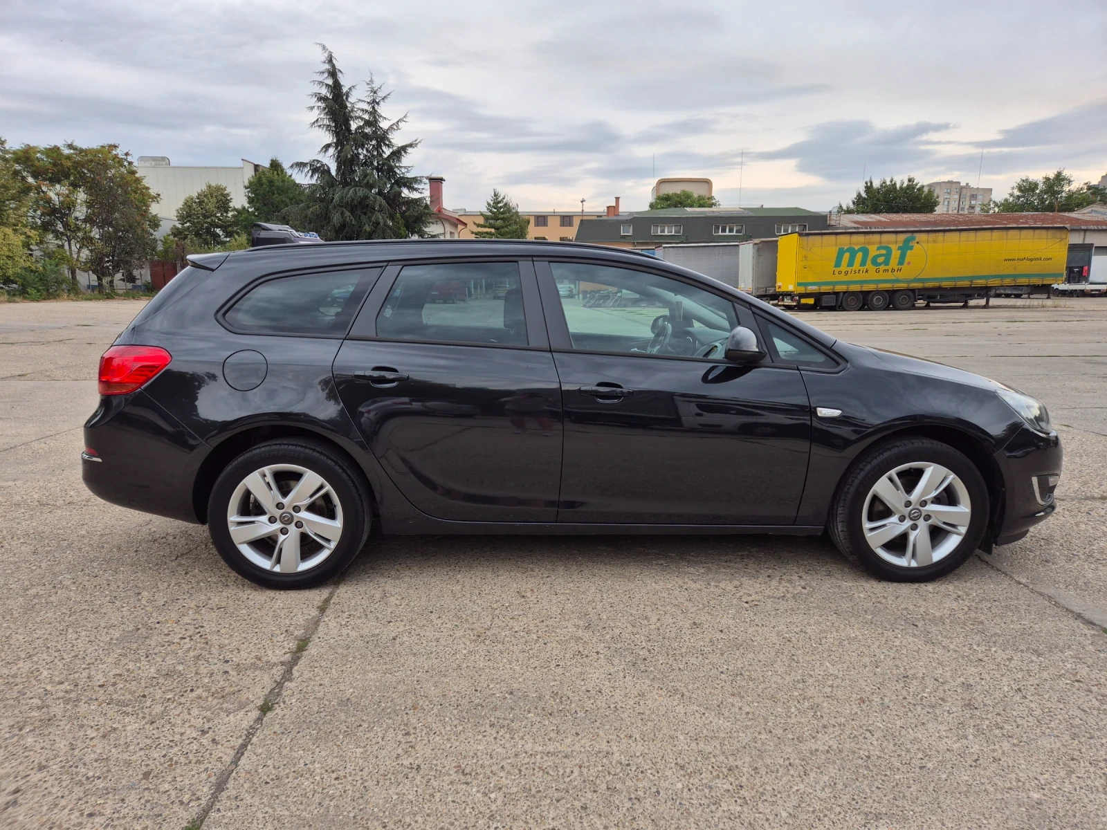 Opel Astra 1.7D-Италия-131к.с Facelift - изображение 4