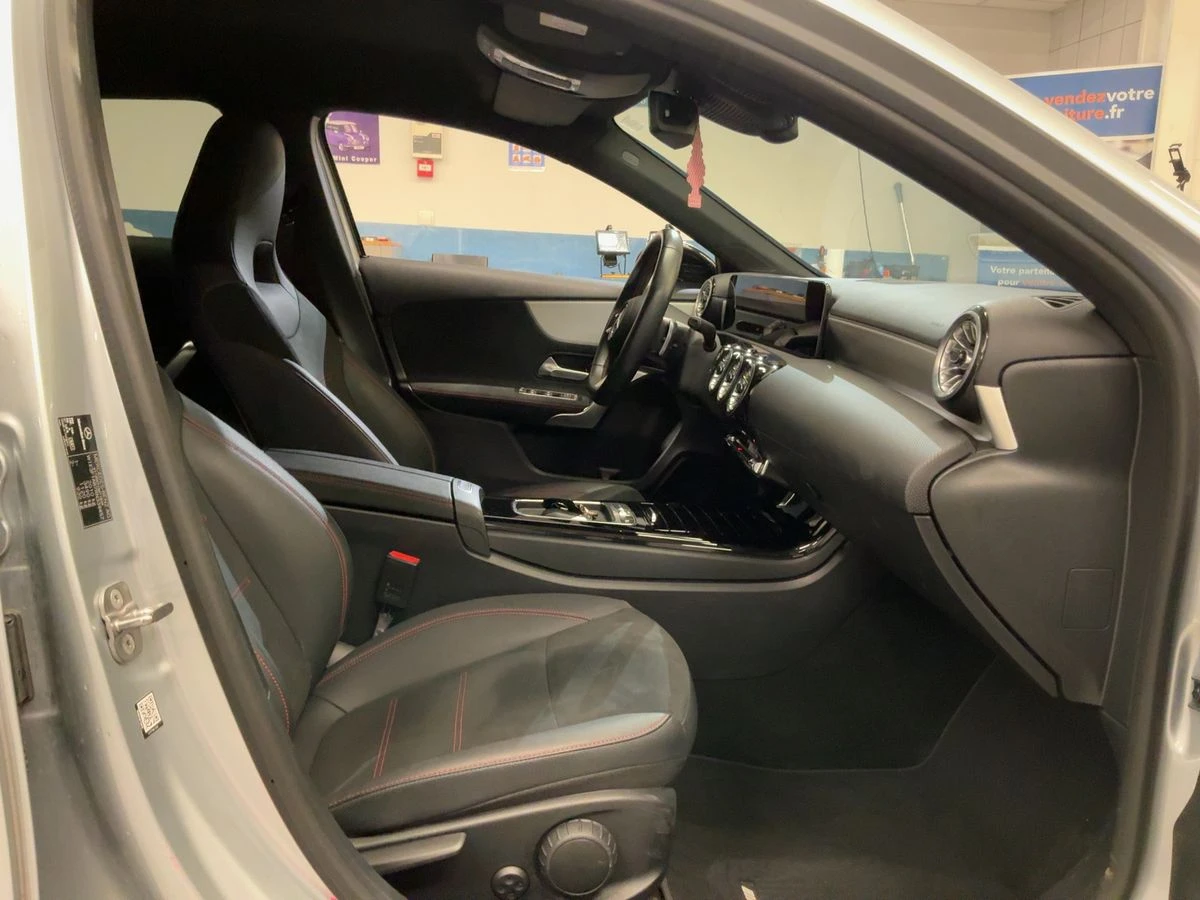 Mercedes-Benz A 180 d AMG Line/Нощен пакет/Дигитално, снимка 4 - Автомобили и джипове - 54159427