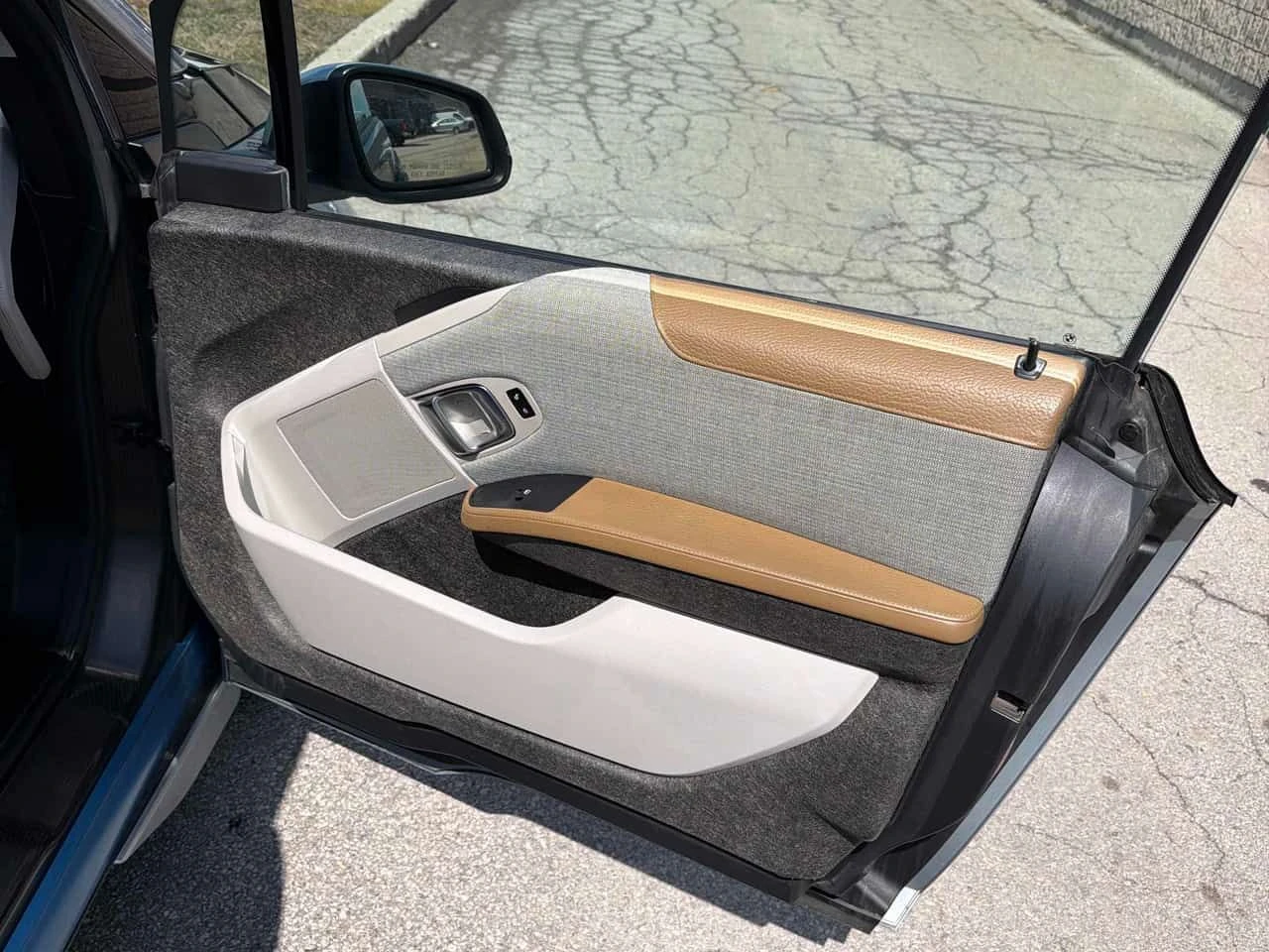 BMW i3 | CARFAX | БЕЗ УДАРИ| БЕЗ ПЪРВОНАЧАЛНА ВНОСКА, снимка 16 - Автомобили и джипове - 54229199