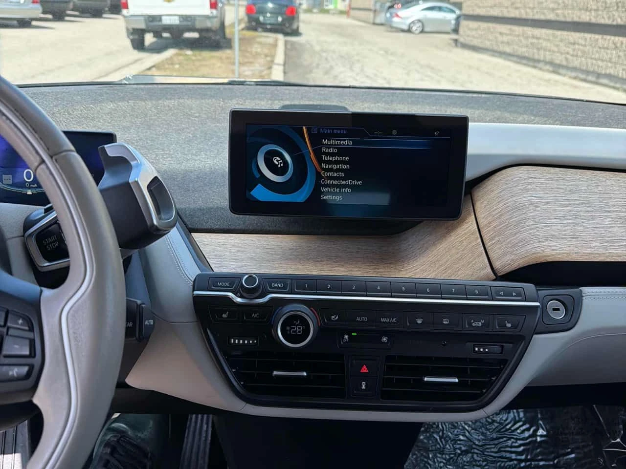 BMW i3 | CARFAX | БЕЗ УДАРИ| БЕЗ ПЪРВОНАЧАЛНА ВНОСКА, снимка 12 - Автомобили и джипове - 54229199