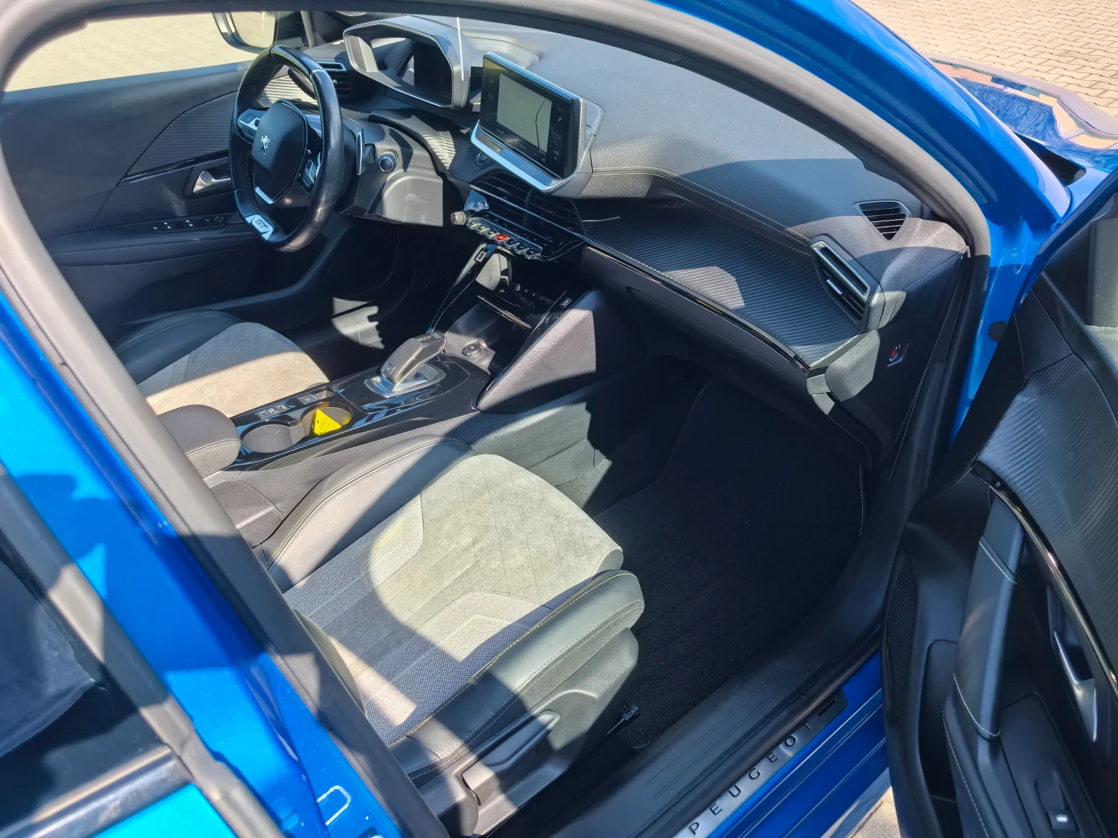 Peugeot 208 GT line Автоматик , снимка 8 - Автомобили и джипове - 54980759