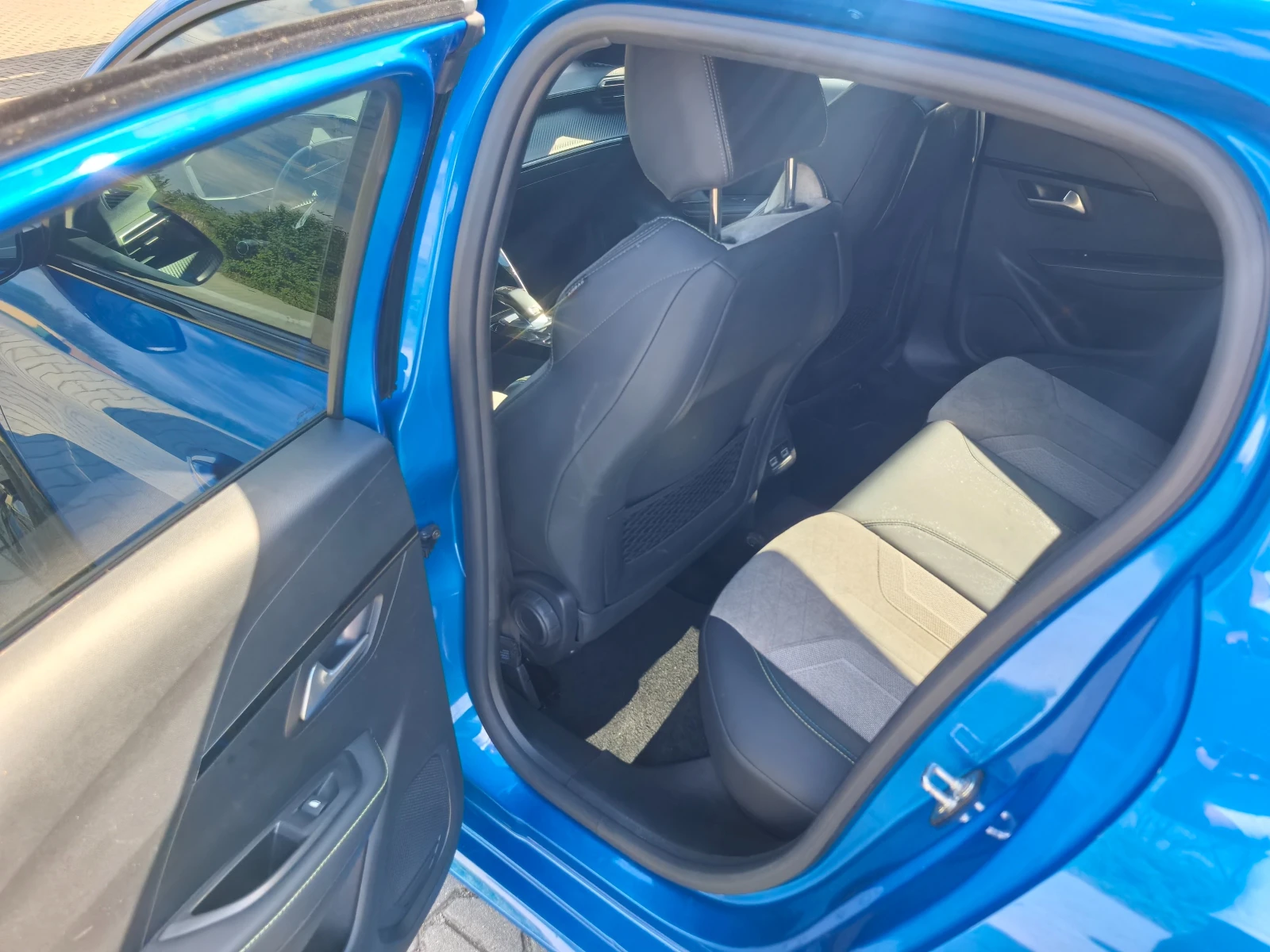 Peugeot 208 GT line Автоматик , снимка 10 - Автомобили и джипове - 54980759