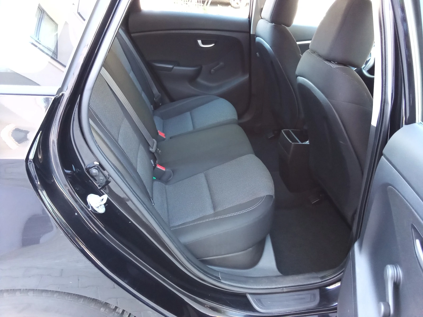 Hyundai I30 1.4CRDI-90kc. Euro5, снимка 13 - Автомобили и джипове - 56140642