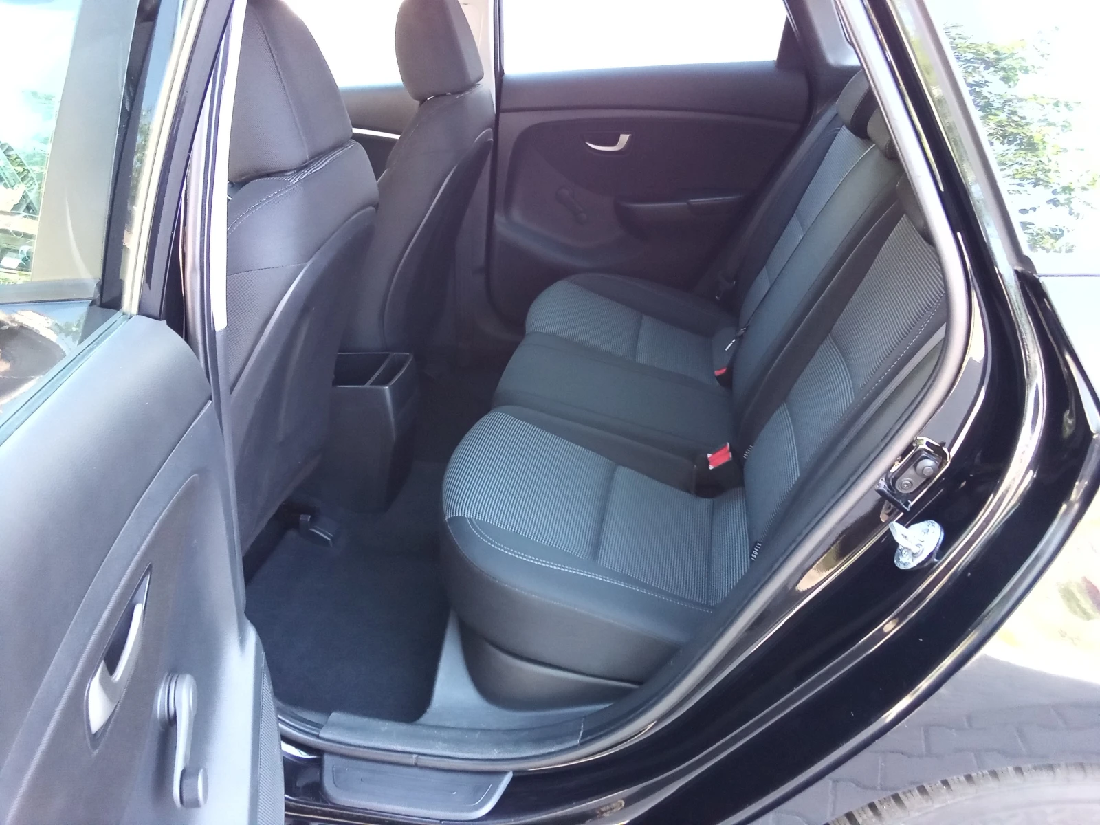 Hyundai I30 1.4CRDI-90kc. Euro5, снимка 12 - Автомобили и джипове - 56140642