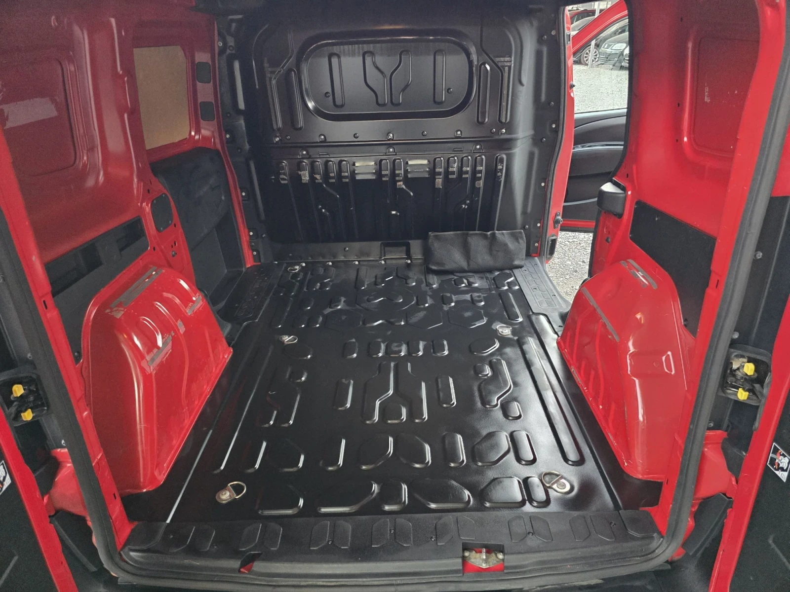 Opel Combo 1.4TURBO EURO6, снимка 8 - Автомобили и джипове - 56364470