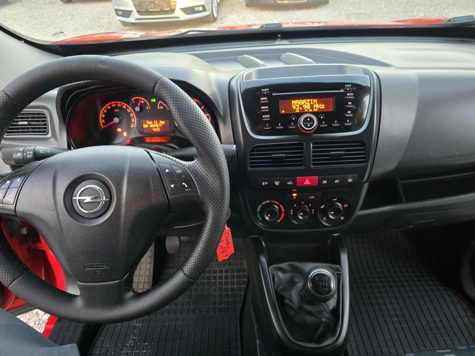 Opel Combo 1.4TURBO EURO6, снимка 13 - Автомобили и джипове - 56364470