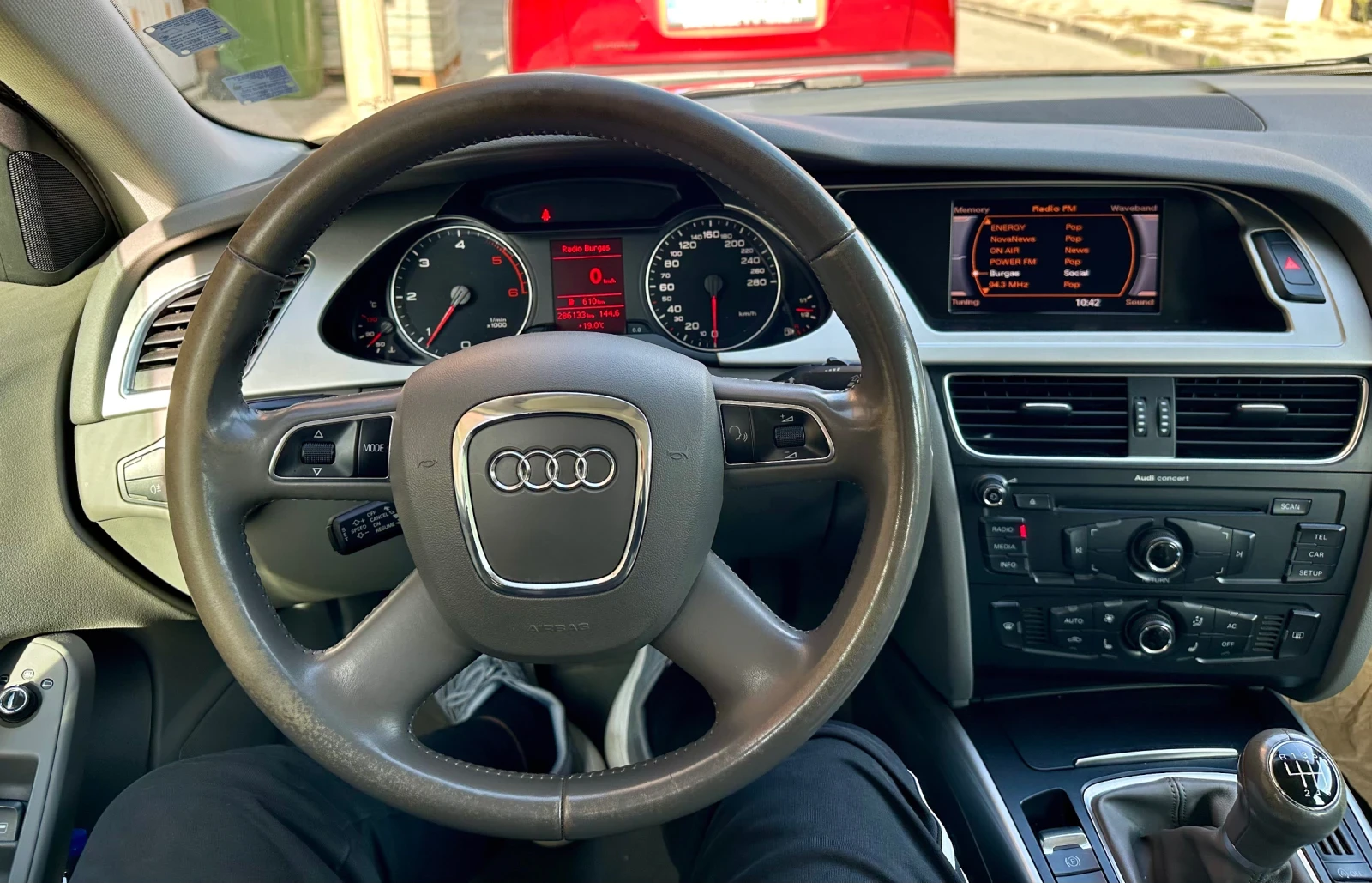 Audi A4 2.0 TDI, снимка 8 - Автомобили и джипове - 56439901