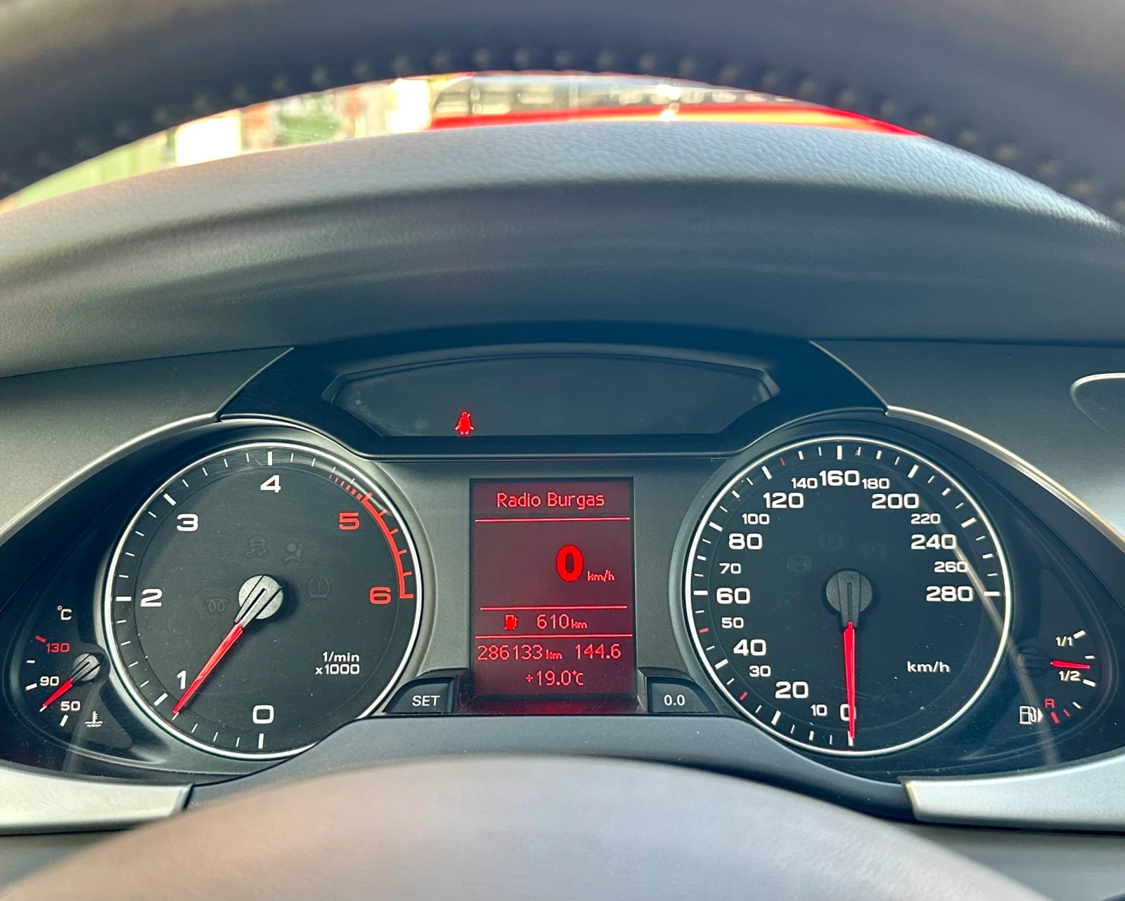 Audi A4 2.0 TDI, снимка 9 - Автомобили и джипове - 56439901