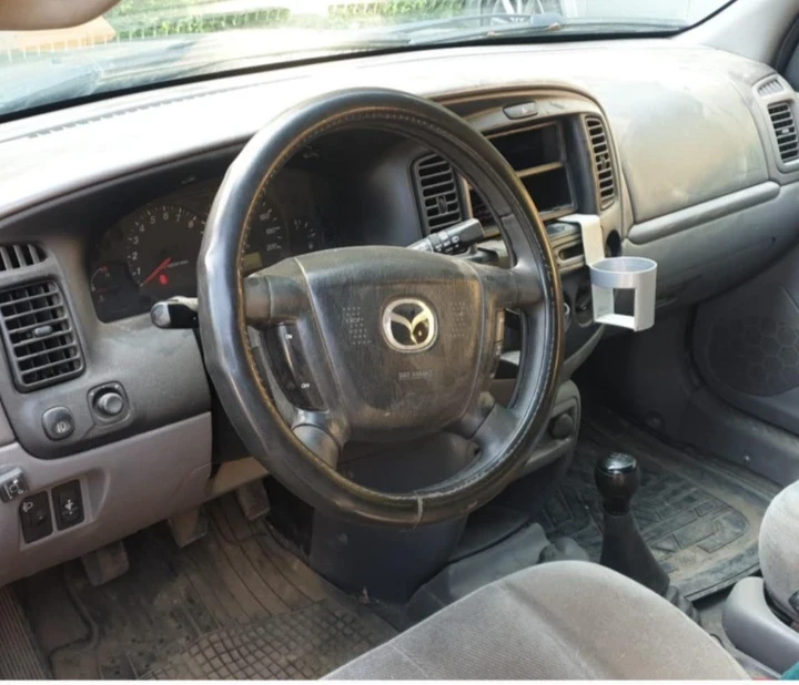 Mazda Tribute 2.0i 124к.с.4x4 - изображение 6