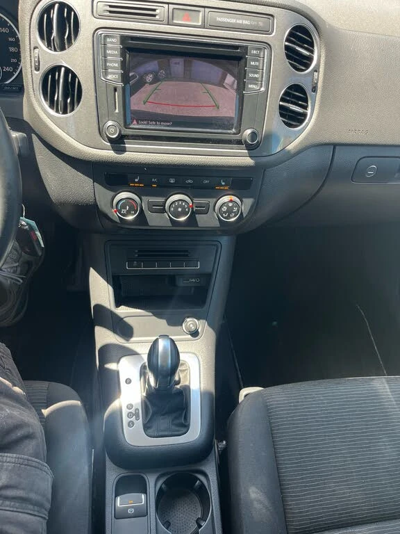 VW Tiguan Trendline FWD АвтоКредит  (ЦЕНА ДО БГ), снимка 8 - Автомобили и джипове - 54769406