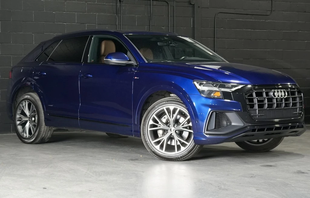 Audi Q8 55TFSI Progressive * Фиkсирана цена до БГ * CARFAX