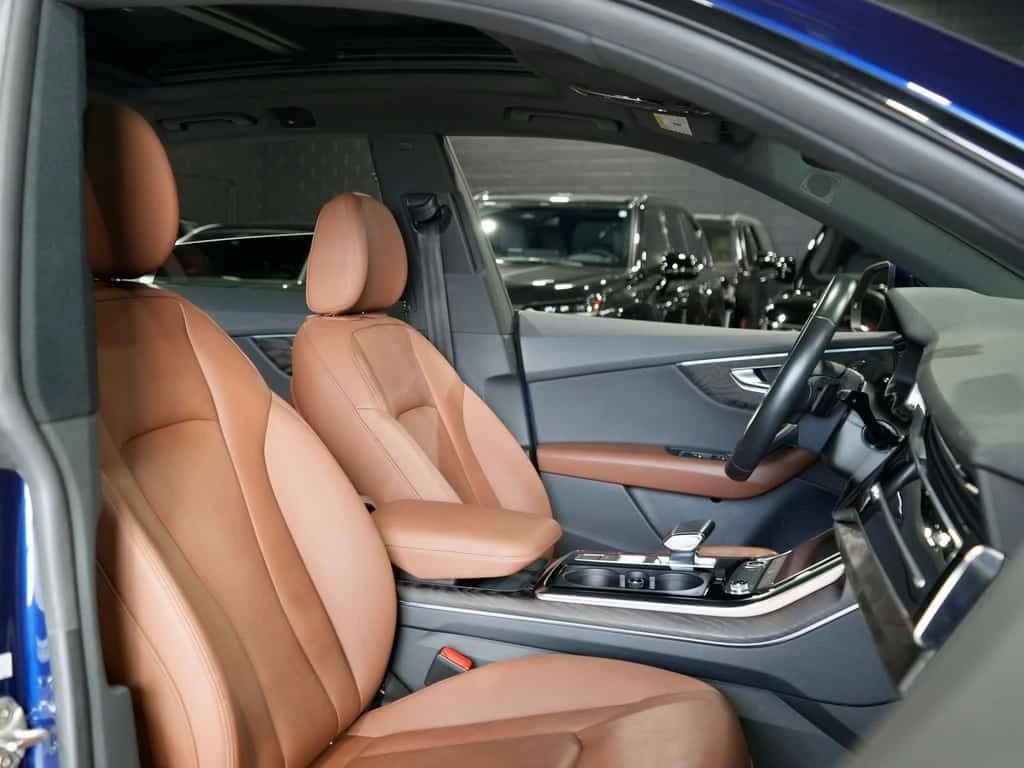 Audi Q8 55TFSI Progressive * Фиkсирана цена до БГ * CARFAX, снимка 16 - Автомобили и джипове - 53770932