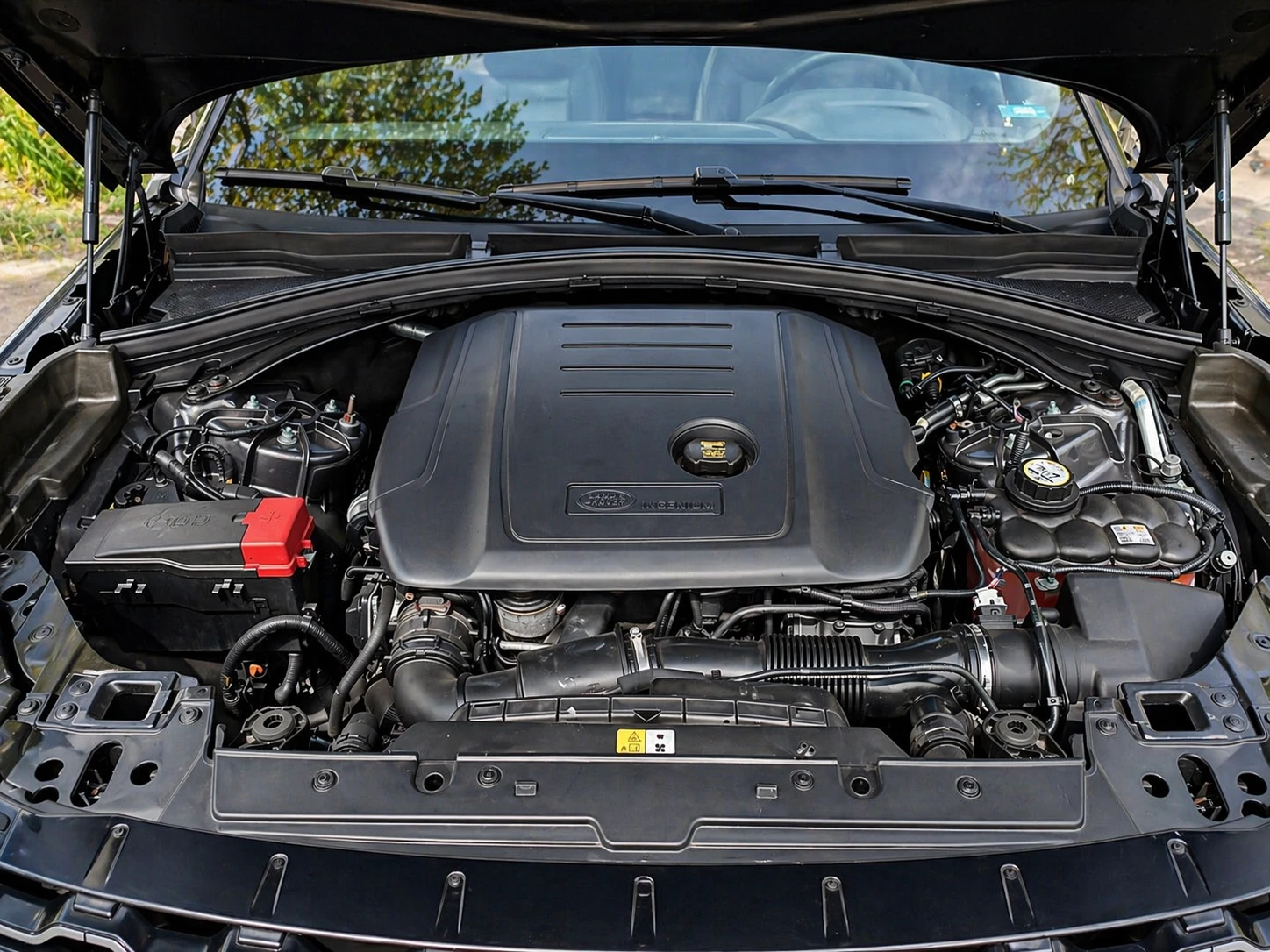 Land Rover Range Rover Velar 2.0D, снимка 14 - Автомобили и джипове - 54312578