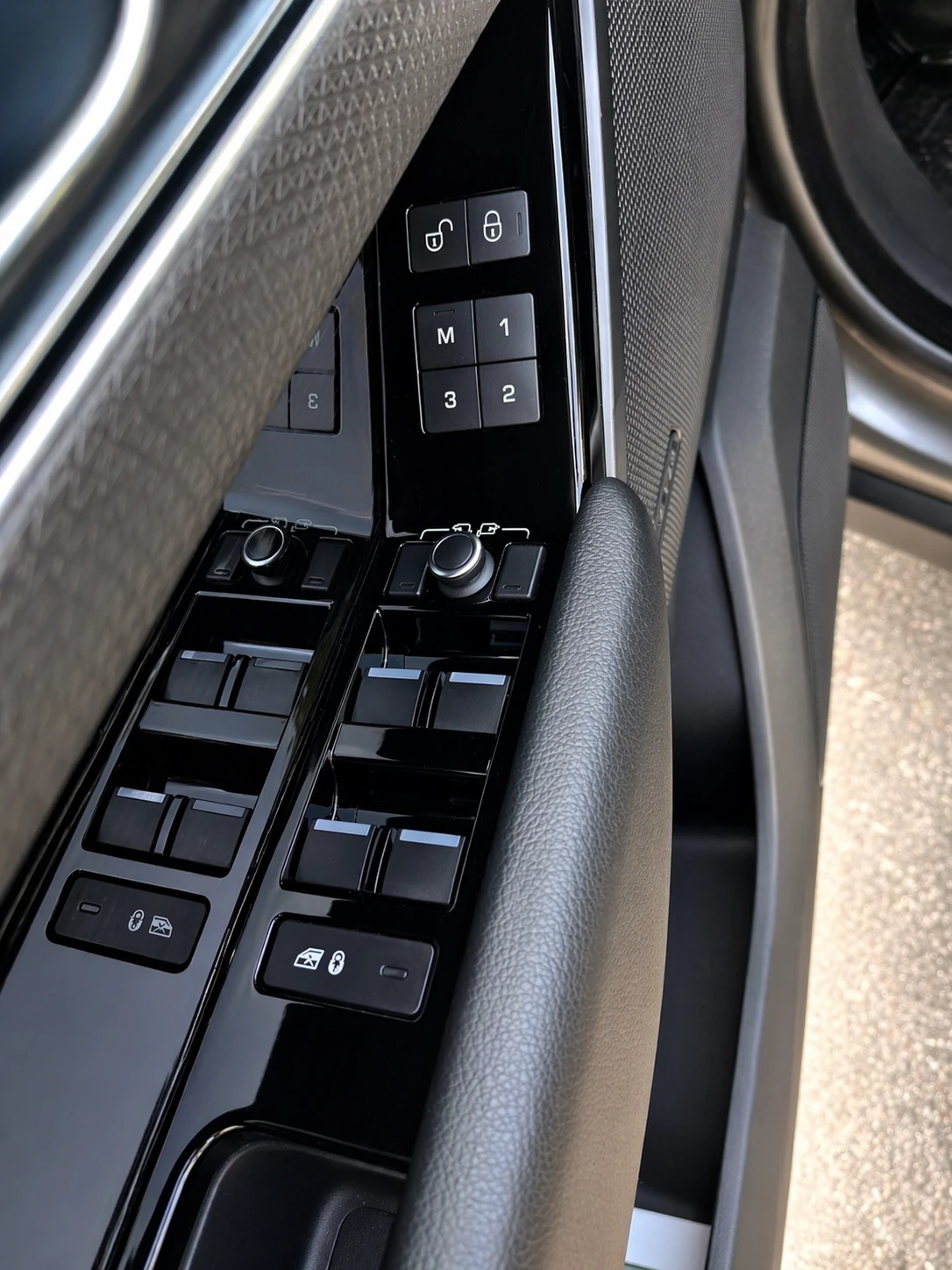 Land Rover Range Rover Velar 2.0D, снимка 15 - Автомобили и джипове - 54312578