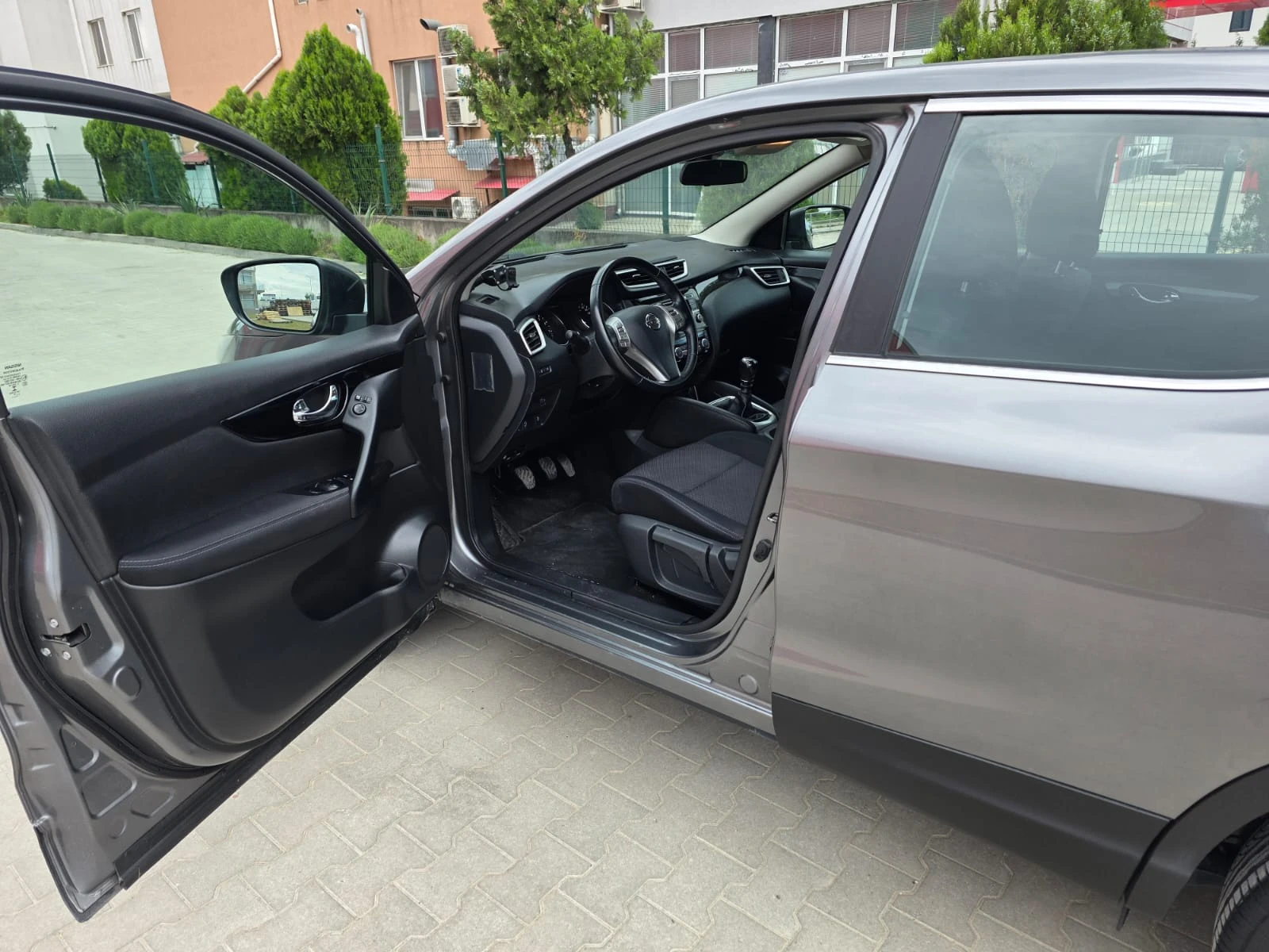 Nissan Qashqai, снимка 15 - Автомобили и джипове - 54575703