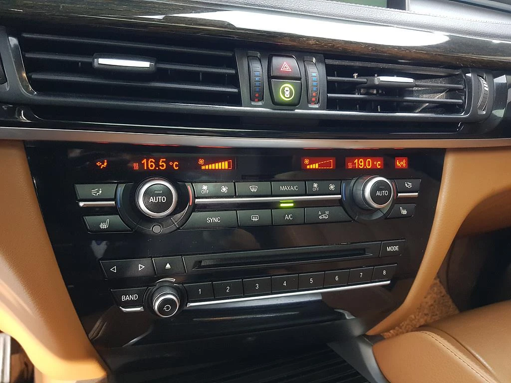 BMW X6 xDrive30d* BLIND SPOT* HUD* 360* ЛЮК* КРАЙНА ЦЕНА, снимка 11 - Автомобили и джипове - 55367092