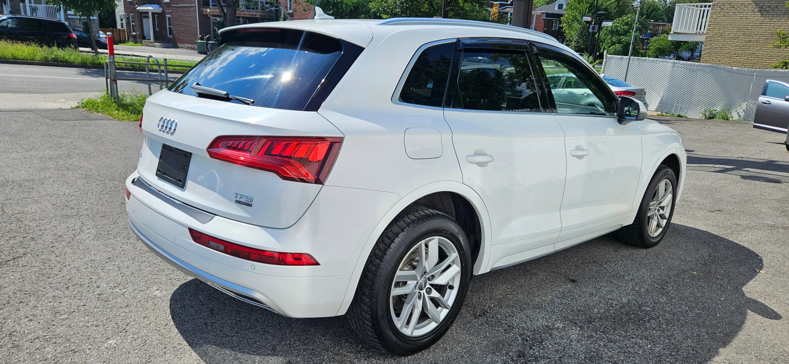 Audi Q5 Komfort / CAMERA / CARFAX / АВТОКРЕДИТ , снимка 12 - Автомобили и джипове - 55830711