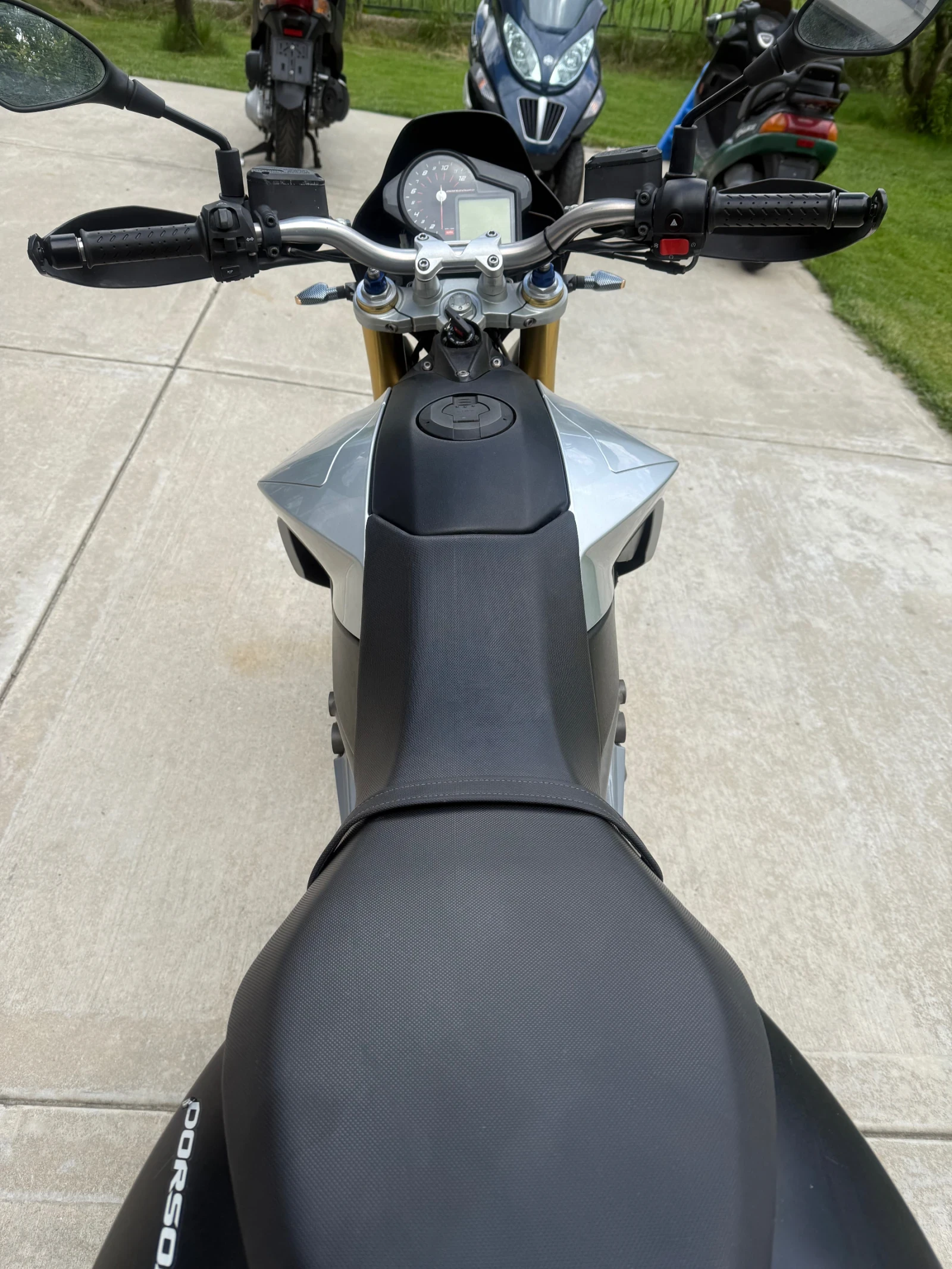 Aprilia Dorsoduro 750 - изображение 7