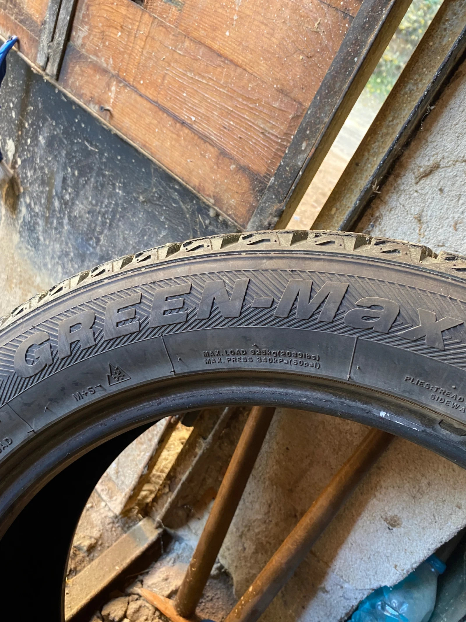 Гуми Зимни 235/55R19, снимка 5 - Гуми и джанти - 56739340