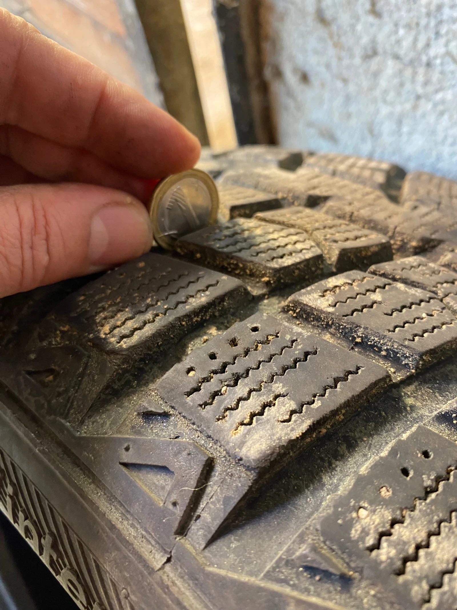 Гуми Зимни 235/55R19