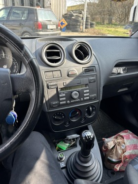 Ford Fiesta, снимка 6 - Автомобили и джипове - 44624644