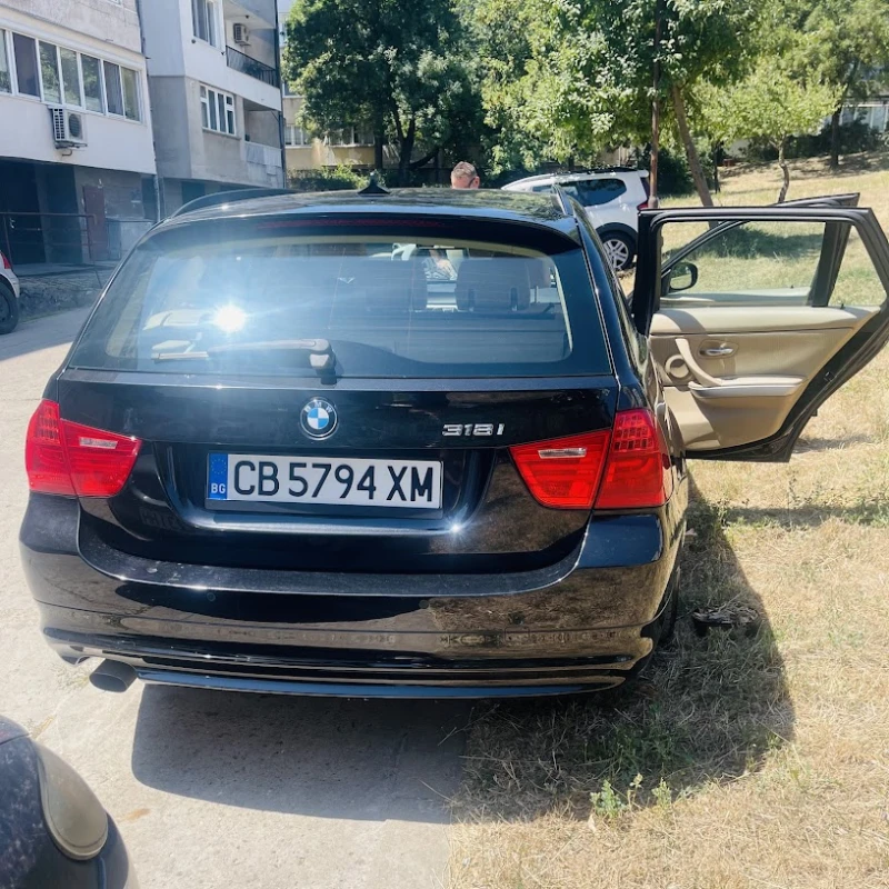 BMW 318 i, снимка 3 - Автомобили и джипове - 47738284