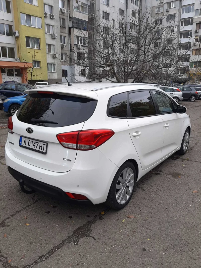 Kia Carens 1.6 дизел, снимка 7 - Автомобили и джипове - 47997231