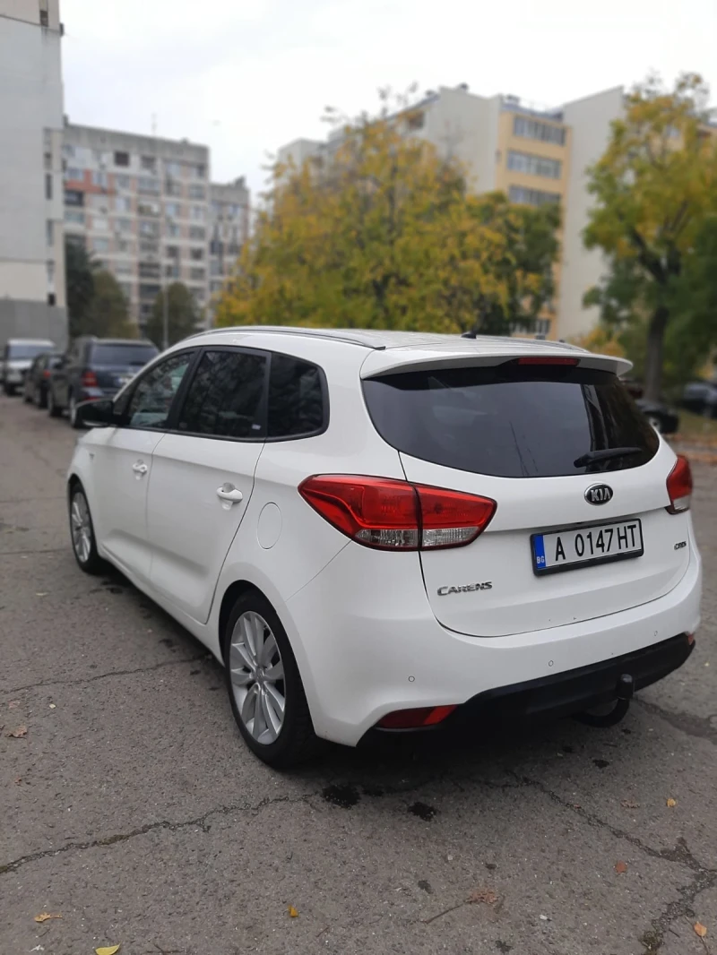 Kia Carens 1.6 дизел, снимка 6 - Автомобили и джипове - 47997231