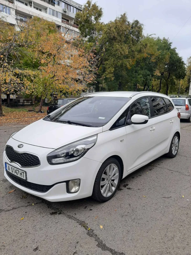 Kia Carens 1.6 дизел, снимка 4 - Автомобили и джипове - 47997231