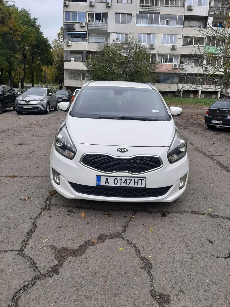 Kia Carens 1.6 дизел, снимка 3 - Автомобили и джипове - 47997231