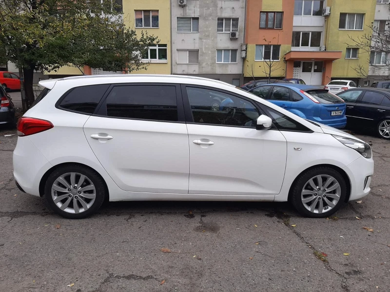 Kia Carens 1.6 дизел, снимка 8 - Автомобили и джипове - 47997231