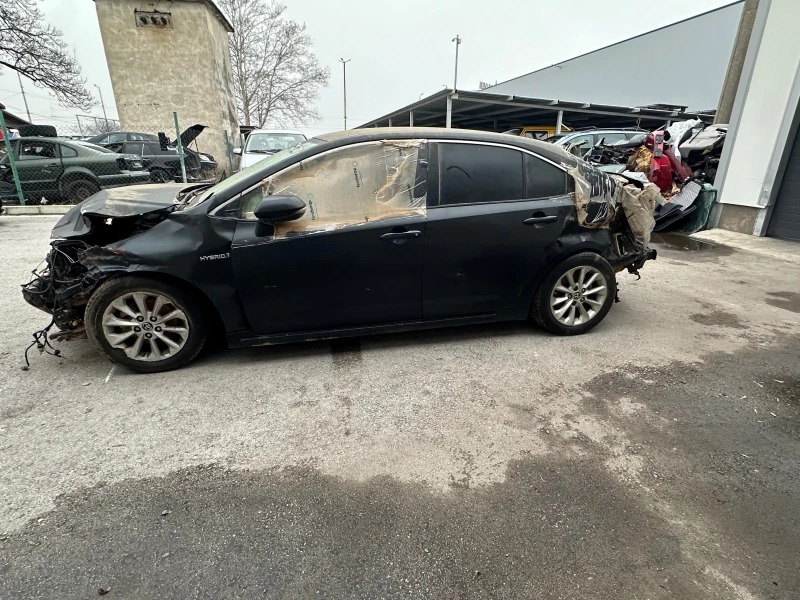 Toyota Corolla 1.8-Хибрид-Седан, снимка 4 - Автомобили и джипове - 48490363