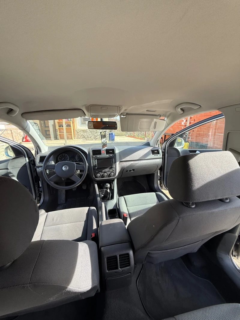 VW Golf Продавам добре поддържан голф 5, току що внесен от, снимка 9 - Автомобили и джипове - 53540053